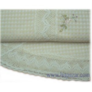 Луксозна покривка за маса с релефни цветя и дантела