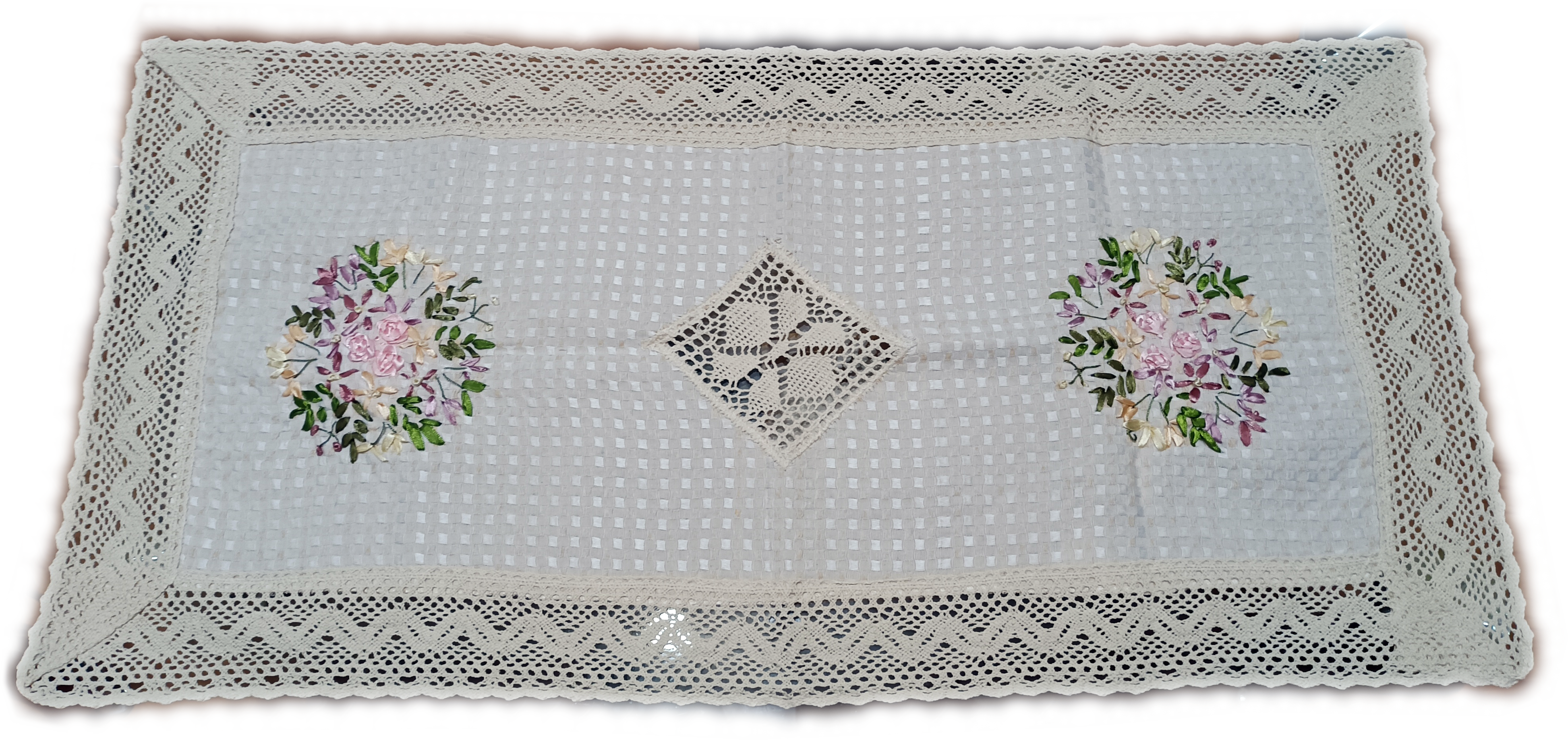 Каре с дантела и бродирани цветя 40 х 85