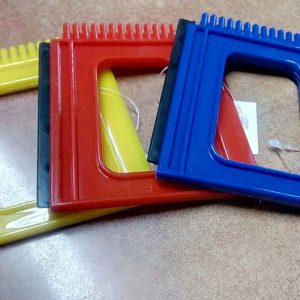 Стъргалка за лед и почистване на автостъкла и автомобили