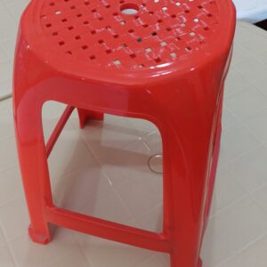 Табуретка пластмасова ярки цветове